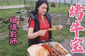 俄罗斯女人给男摄影师补营养，用牛蛋做了一道美味，太好吃视频封面