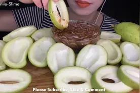 泰国🇹🇭美女姐姐，吃泰国酸脆芒果，咕咕脆，看得我都流口水🤤了