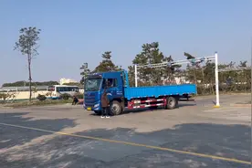 专业培训b2大车驾驶证，学费7800，两个月拿证，抓紧时间报名视频封面