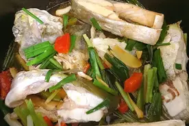 鲳鱼简单又好吃的家常做法：鲜香入味，外面焦里嫩，出锅香气扑鼻视频封面