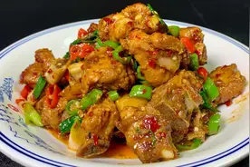 最近很火的生炒排骨太好吃了，越嚼越香，肉质一点也不柴，真解馋