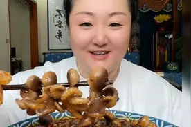 胖姐吃八爪鱼，有黄有墨，一个字：香！视频封面