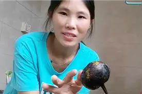 越南嫁中国带小孩在广东打工赚钱不多生小病不敢去医院自家治疗的视频封面