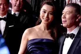 2016金马奖上的范冰冰与冯小刚，多么意气风发，现今风光不再视频封面