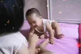 快乐很简单，姐姐究竟是什么办法把弟弟逗的“哈哈哈哈”视频封面