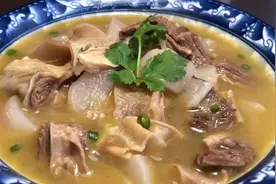 萝卜炖牛腩很多人做不好，掌握这几步，牛腩软烂萝卜清甜，太香了