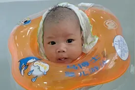 满宝宝出生两个月了，全家都很高兴，唯独妈妈每天感叹时间过得快视频封面
