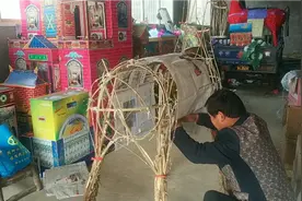 农村手工纸扎活，做着费时费工，不挣钱还要搞价，生意难做