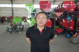 玉米单收机收割费100。双收机收割玉米60一亩，草还能做青储卖钱