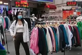实拍广州白云区地摊最旺的一条街，城管不来摆摊是免费的月入过万视频封面