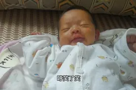 520早产宝宝21天，昨天胀气肚子很鼓，今开始给芊妤做排气操视频封面