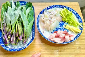 芥蓝中的劳斯莱斯：红脚芥蓝，胖江分享炒鱿鱼做法，脆嫩鲜香
