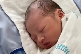 农村孕妇终于生了！可是没有奶怎么办？催乳师到底有没有效果？视频封面