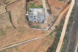 广西贺州农村夫妇听信风水大师指点把房子建在这里.大家看值吗？视频封面