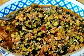 香椿肉酱这样做，酱香浓郁开胃，配米饭面条都美味，能放一周不变视频封面