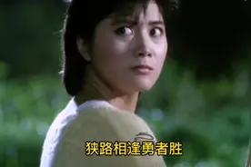 看女警是如何制服两名歹徒视频封面
