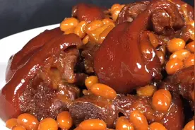 软糯鲜香胶质满满的黄豆焖猪蹄，做法简单易学，看过的都学会了。