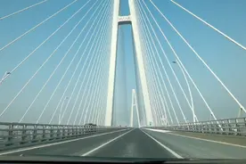 南昌到武汉，总距离320公里，穿隧道，过大桥，历时四个半小时视频封面