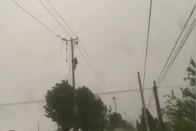 雷雨天气很容易断线跳闸，别担心，我们正在全力抢修视频封面