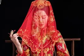 在古代新婚之夜床上为什么放一块白布呢视频封面