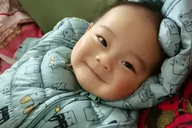 快满6个月的宝宝居然被人说才2个月大，看起来真的有这么小吗？视频封面