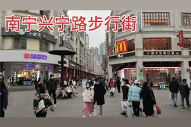 实拍南宁兴宁路步行街，比广州北京路步行街的人还多，太热闹了