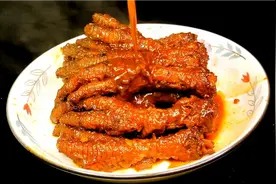 做虎皮鸡爪，下锅焯水是大错，教你正确做法，色泽红亮，软糯脱骨