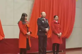 在江西崇仁县礼陂镇一位老人叫黄寿孙，和两位女士演唱快版视频封面