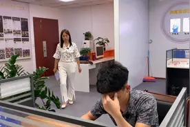 员工请假陪父母过生日。管理说赶货忙不肯请假，特殊情况特殊处理视频封面