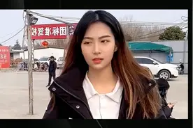 教练让女学员坐在他怀里练车视频封面