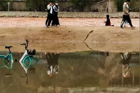 兰州昨晚一场透雨，让黄河一夜之间变了样子！好多人都跑来看！