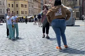 这两个胖妞拍照太有型了视频封面