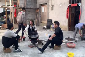 50岁光棍老叔从广东打工回家，说差点找到老婆，结果吹牛看他咋说视频封面
