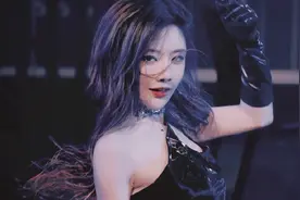 来看美女蝎子摆尾！