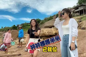 老挝女孩丽丽来了一天，婷婷和娜娜就按耐不住了！欢迎她们加入！视频封面