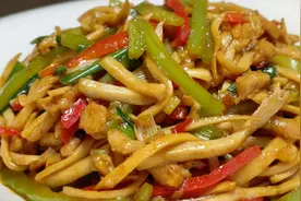 厨师长教你杏鲍菇炒肉的家常做法，步骤详细，鲜香入味下酒又下饭视频封面