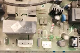 奥克斯挂机报E5通讯故障通病。打开我们图集25页分分钟搞定。