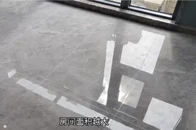 又是全房75*150地砖，阳台和厨房通铺，卧室同色过门石，效果很赞