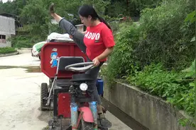烧柴油的迷你三轮车，可拉2000多斤，8000块钱你们觉得值得吗视频封面