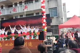 2023一心向未来视频封面