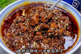 大厨教你万能酱的熬制方法和技巧，夹馍拌面条都好吃，放一年不坏