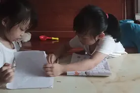 星期五了俩宝开心说，明天可以睡懒觉了我却说带她们爬山猜，咋了