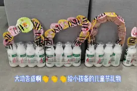 90后的回忆哇哈哈AD钙奶和美味果冻，做成一个手提包送儿子做礼物