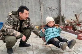小外孙吵着要打秋千，这个方法制作秋千简单又实用，赶快学起来！视频封面