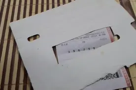 今日七星彩晒票：昨天冒雨出去拿回来的，拿出来晒晒视频封面