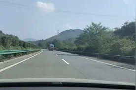 安徽境内高速，车流和江苏比少很多，是啥原因？视频封面