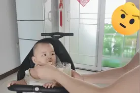 喂宝宝太难了做饭一小时，一口也不吃😠你们的宝宝开始吃辅食了吗视频封面
