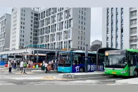 重磅！！恩施动车站公交始发站正式投入使用！！视频封面