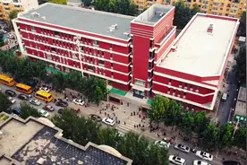 沈阳辽二小学工农路校区航拍神兽出笼视频封面
