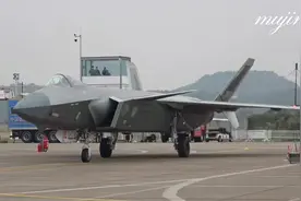 珠海航展近距离原声多视角拍摄歼20起飞试飞，下个视频挥动小翅膀视频封面